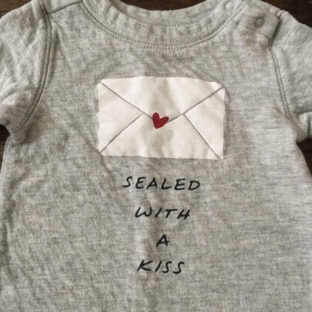 EUC‎ BabyGap Romper Size 6-9M